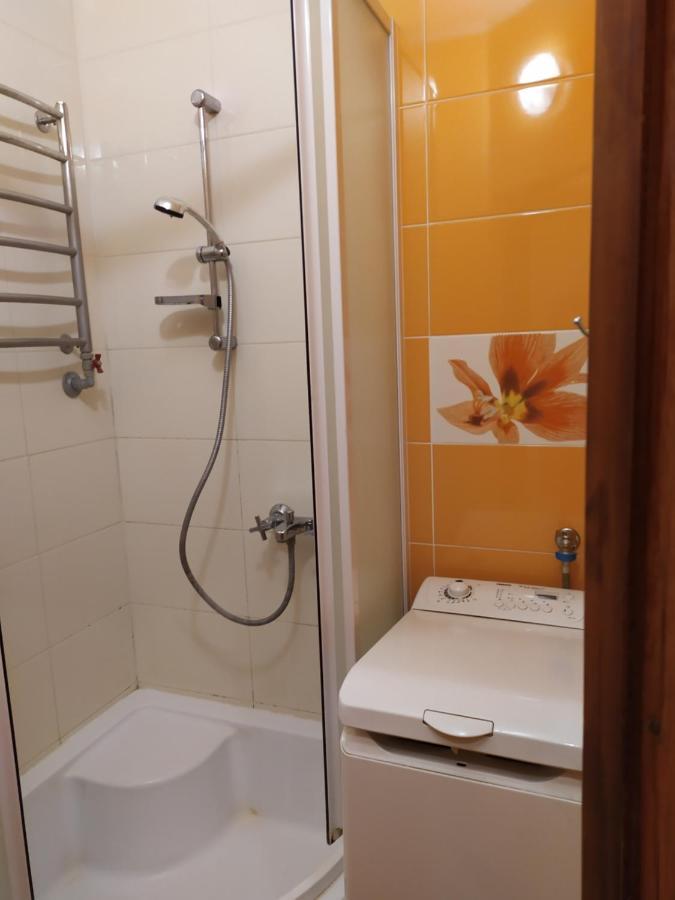 Three Bedroom Stepana Bandery Street Rivne Exteriör bild