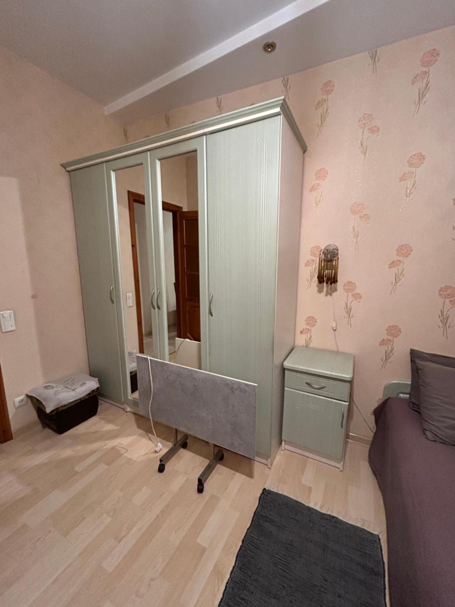 Three Bedroom Stepana Bandery Street Rivne Exteriör bild